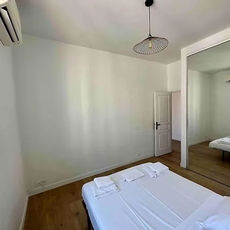Agreable Deux Pieces Spacieux / Climatise / Balcon 아파트 *