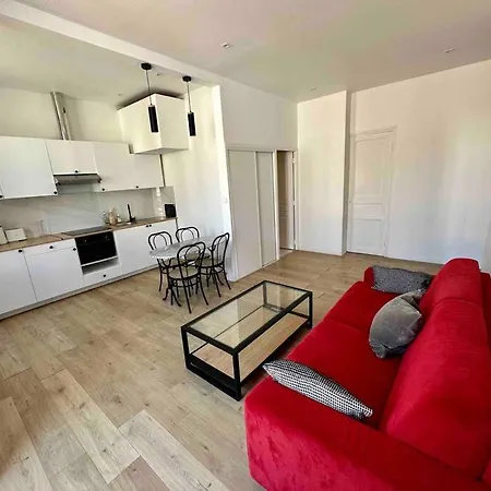 Agreable Deux Pieces Spacieux / Climatise / Balcon Appartamento